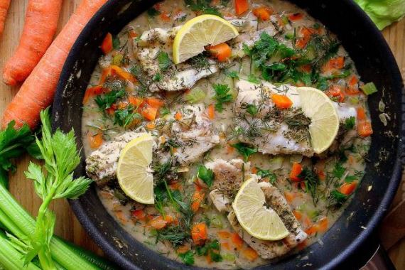 Белая рыба в овощном соусе - рецепт с фото
