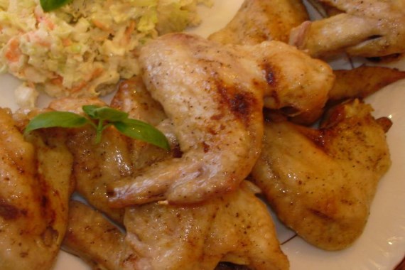 Простой рецепт запеченных, куриных крылышек - рецепт с фото