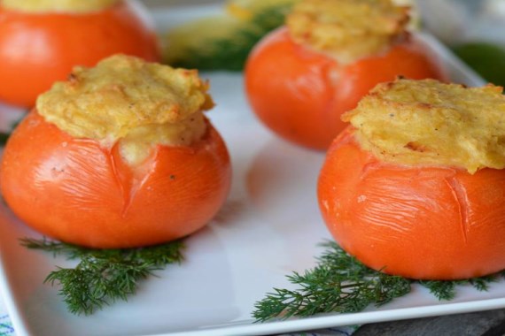 Картофельное пюре в запеченных помидорах - рецепт с фото