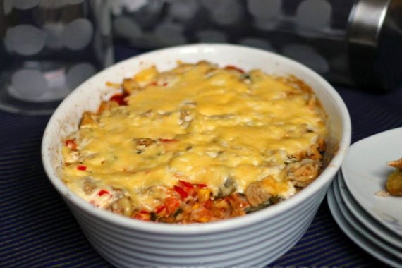 Куриная запеканка с рисом, овощами и сыром - рецепт с фото