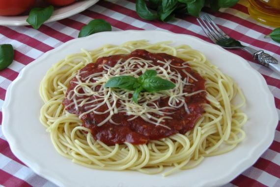 Спагетти с неаполитанским соусом - рецепт с фото