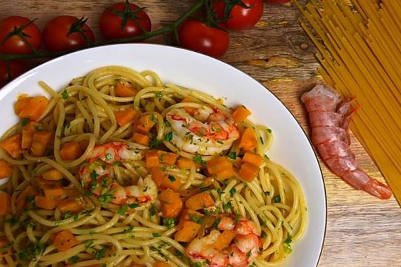 Спагетти с тыквой и креветками - рецепт с фото