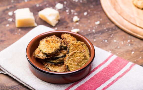Чипсы из кабачков с сыром пармезан - рецепт с фото