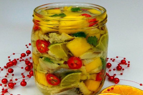 Сельдь с манго и чили - рецепт с фото