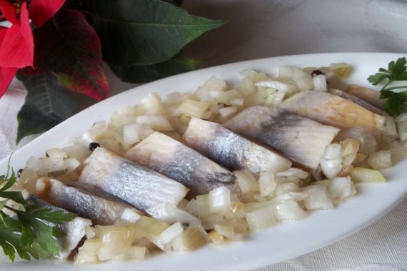 Традиционная селедка в масле - рецепт с фото