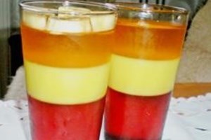 Цветной десерт с желе в стакане (фото)