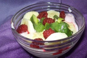Йогурт с фруктами для ребенка (фото)