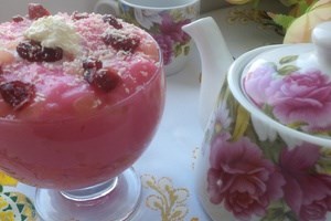 Розовый пудинг с фруктовым муссом (фото)