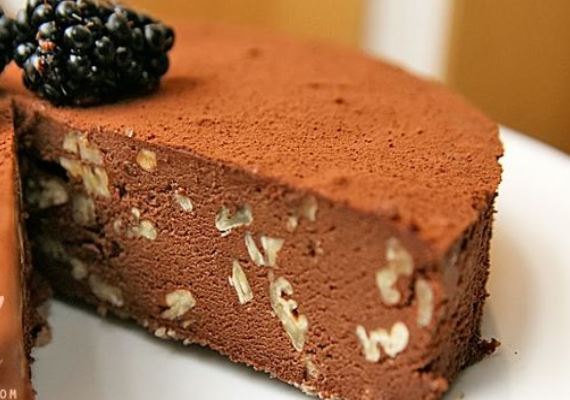 Рецепт Трюфельный шоколадный торт с орехами