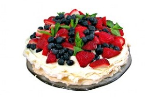 Творожный торт с ягодами
