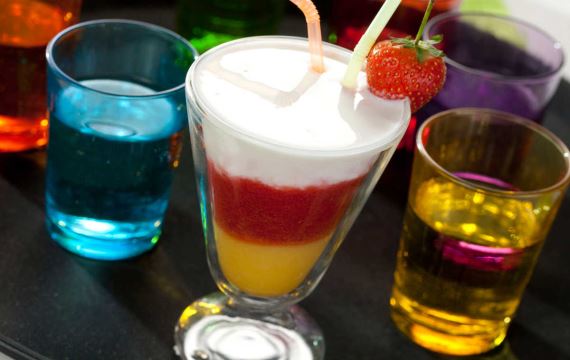 Фруктовый коктейль из персика и клубники - рецепт с фото