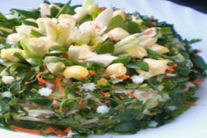 Салат из зелени и овощей «Весна»