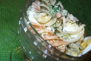 Питательный салат с макаронами (фото)