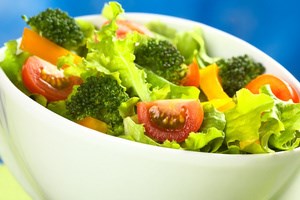 Салат из брокколи в соусе (фото)