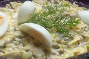 Салат из лука порея с яйцом (фото)