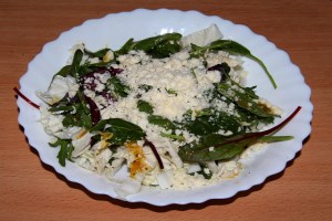 Салат на ужин с соленой брынзой (фото)