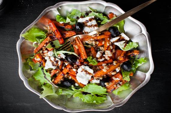 Рецепт Салат с печеной морковью, перловкой и сыром фета