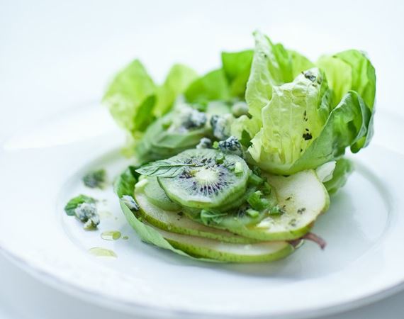 Салат из груши, киви и авокадо