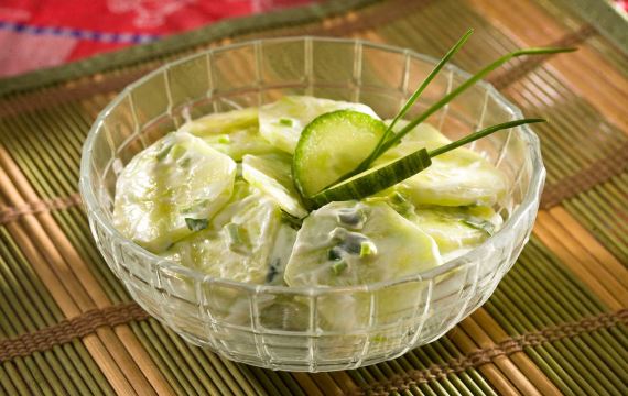 Как приготовить - Салат из свежего огурца и сметаны