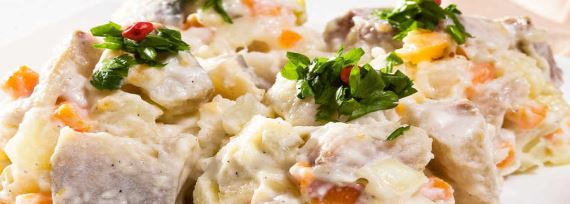 Салат из селедки с овощами и яблоком - рецепт с фото