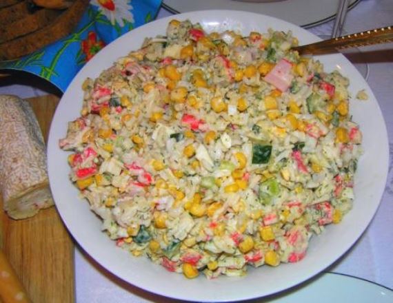 Салат Камчатка с крабовыми палочками - рецепт с фото