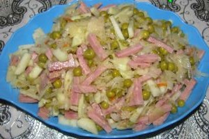 Салат из ветчины с квашеной капустой