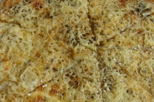 Пицца с сыром и чесноком (фото)