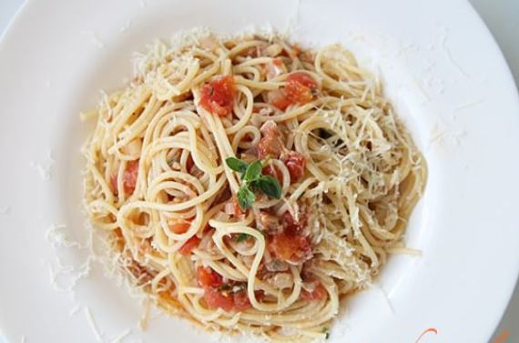 Рецепт Спагетти с тунцом и помидорами