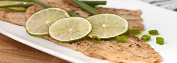 Пангасиус на гриле в маринаде с лимонным соусом - рецепт с фото