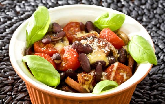 Рецепт Фасоль, запеченная с помидорами и сыром