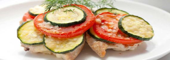 Шницели, запеченные с помидорами и цукини - рецепт с фото