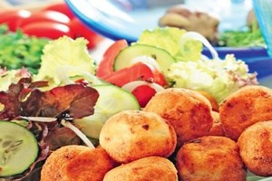 Картофельные шарики с сыром и луком (фото)