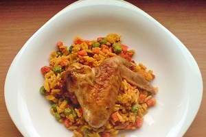 Куриные крылышки с рисом и овощами (фото)