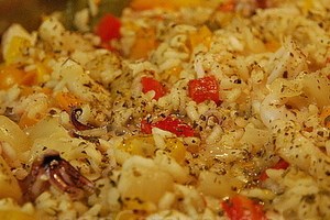 Рис с овощами и курицей на сковороде (фото)