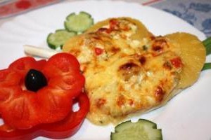 Куриное филе с ананасом и сыром