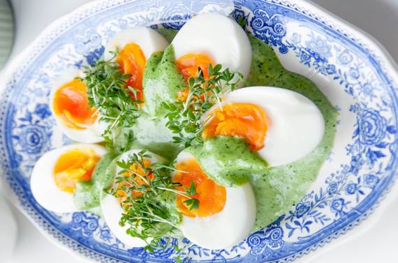 Как приготовить - Яйца с зеленым соусом
