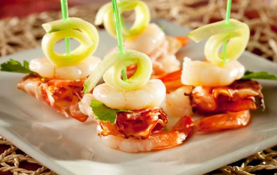 Как приготовить - Канапе с креветками и беконом