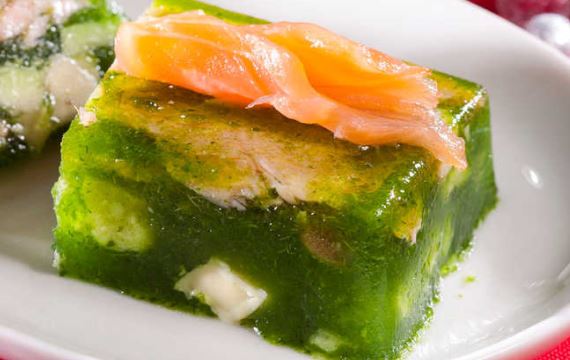 Как приготовить - Зеленое заливное с авокадо и лососем