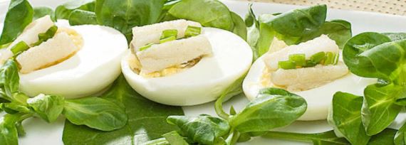 Яйца, фаршированные селедкой или лососем - рецепт с фото